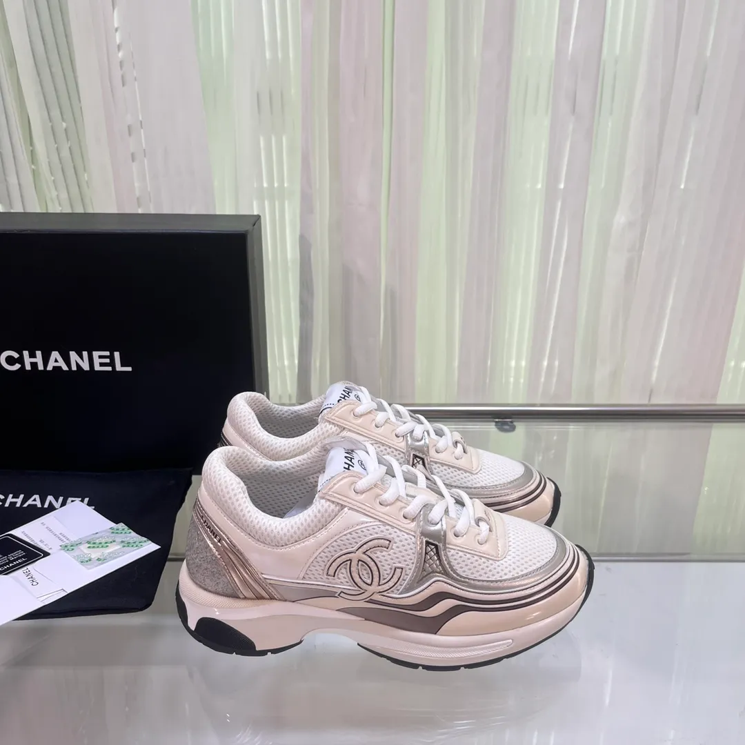 👟👟Ex-factory price 640👟👟 Latest 5 colors! Super pretty! 2023 super popular Chanel Chanel 23C King of Horns series casual sports shoes, incomparably beautiful and easy to wear, absolute fairy style, very light, super soft inside, super comfortable, breathable upper design, high-end color matching, versatile, must-have model of the year, upper: cowhide and cloth stitching, original craftsmanship, lining: breathable mesh, original foam combination outsole, size: 35-45